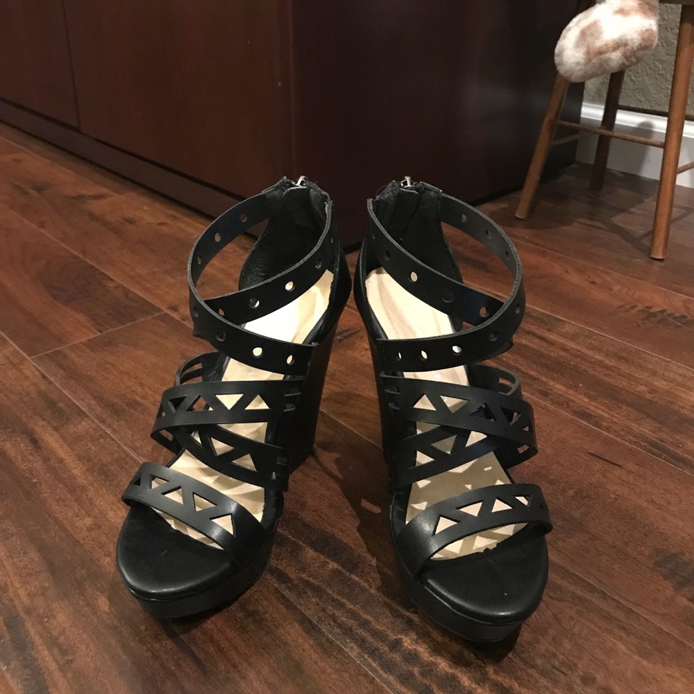 Black wedges